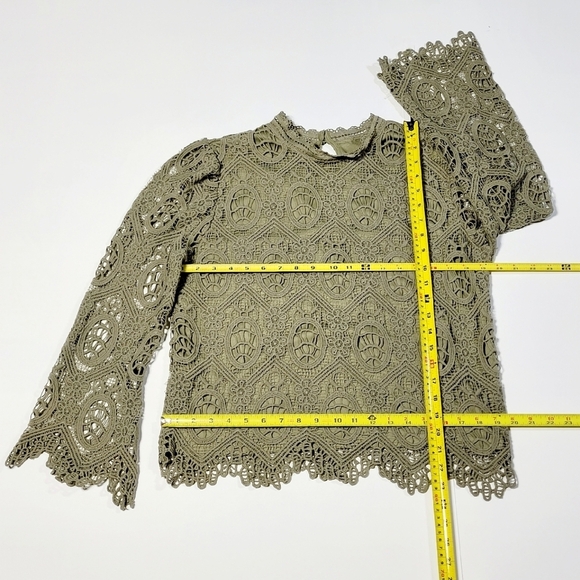 Ultra Pink Sage Crochet Lacey Scalloped Bell Sleeve & Lined Pop Over Blouse (L) - Picture 11 of 12